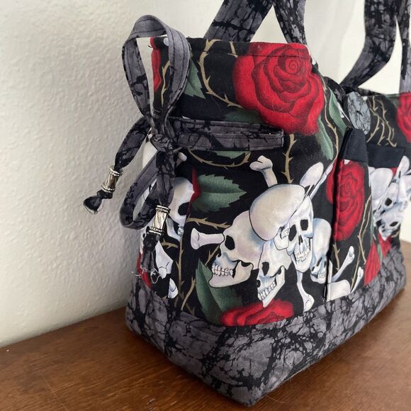 SKULL and ROSES Tote Bag with Multiple Pockets Bingo Craft 12 x 8‎ x 4.5 inches - Picture 5 of 11